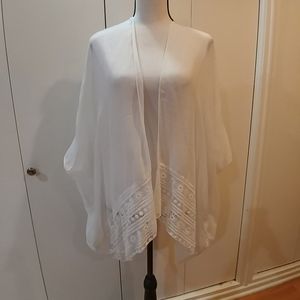 🛍Good White with Crochet on Bottom Shrug